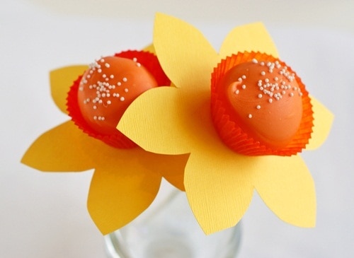 I've seen lots of fun projects like these Daffodil Cake Pops by Bridget from