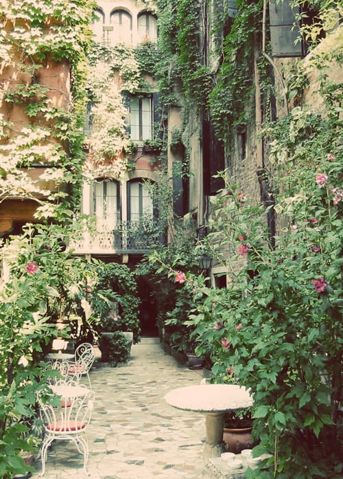Romantic Vacation Ideas in Venice Italy. Travel tips by LivingLocurto.com