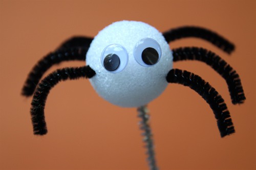 5 Halloween Crafts to Make With Googly Eyes - Living Locurto