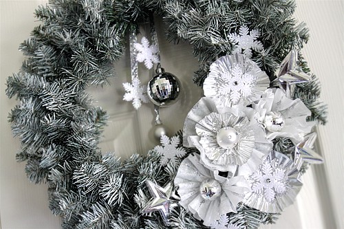 Easy Winter DIY Wreath made with Christmas ornaments and a few surprise items! LivingLocurto.com