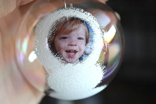 DIY Snowman Photo Christmas Ornaments. Fun keepsake idea for kids! Livinglocurto.com