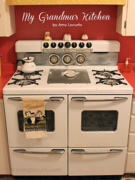 Take a home tour of Amy from Living Locurto's Grandma's retro 1950's kitchen. Enjoy a moment of nostalgia! This cute retro kitchen is straight out of the 50's.