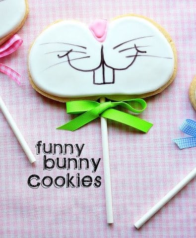 Funny bunny cookies on a stick by Munchkin Munchies | Living Locurto