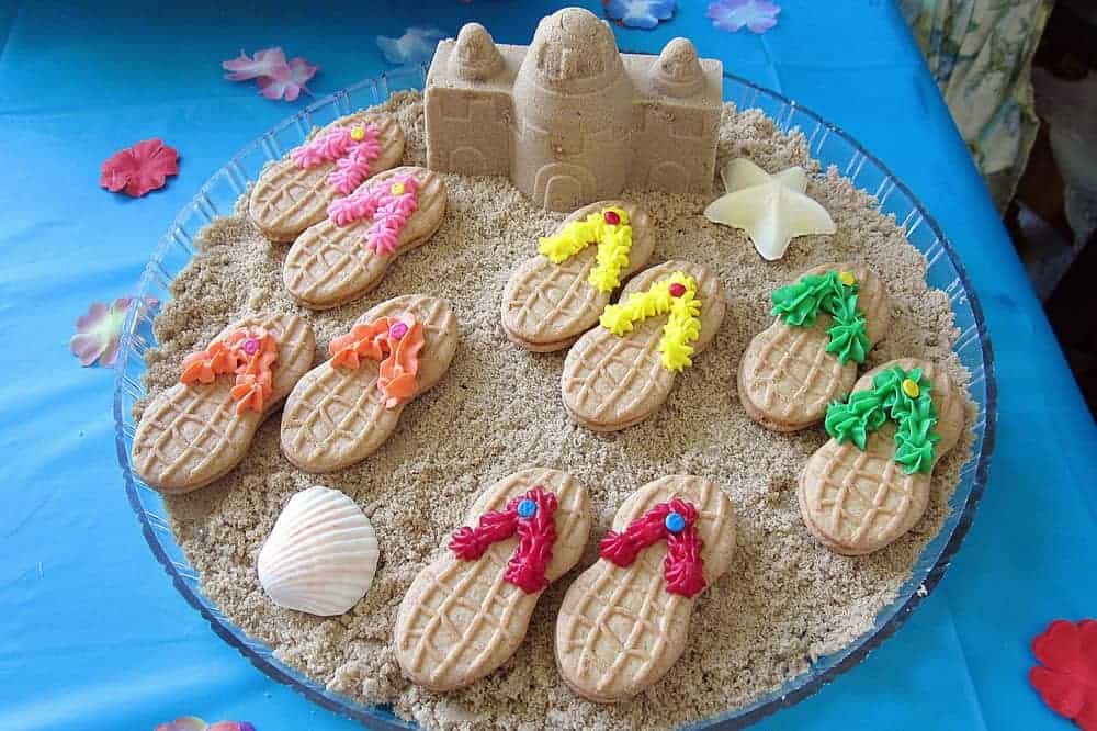 Flip Flops Cake - Cute Aloha Themed Party from Diddles and Dumplings 