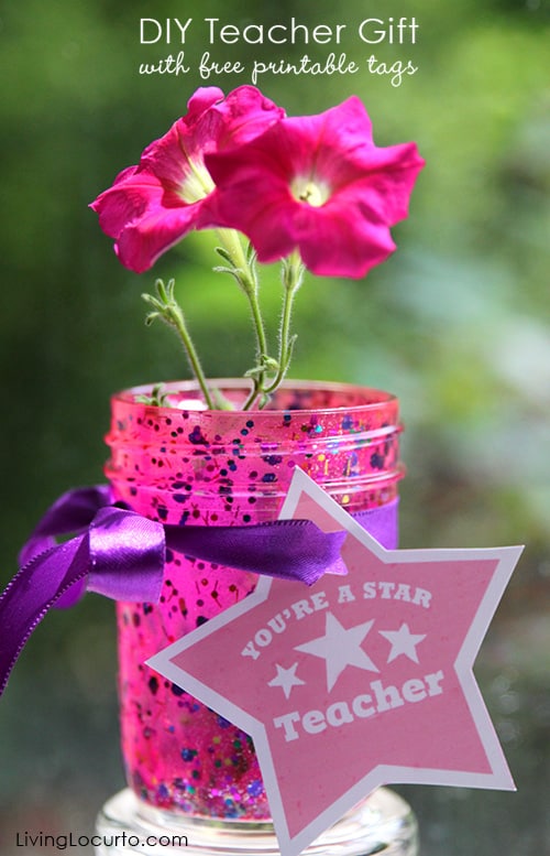DIY Teacher Gift in a Jar with Free Printable Tags. Kids Craft by Livinglocurto.com