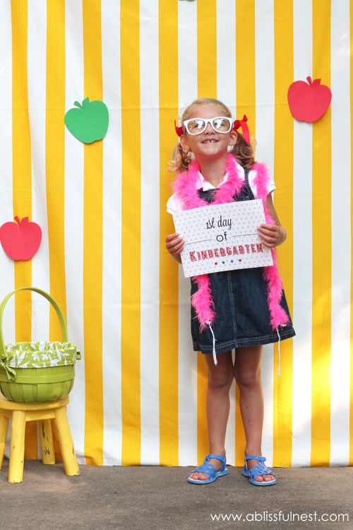 Back to school signs for the 1st day of school. Fun photo booth ideas for kids. Download these free printable signs for each grade to make fun memories.