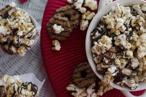 A Chocolate Coconut Caramel Delight Popcorn Recipe that tastes just like Samoas Girl Scout cookies! LivingLocurto.com #Chocolate 
