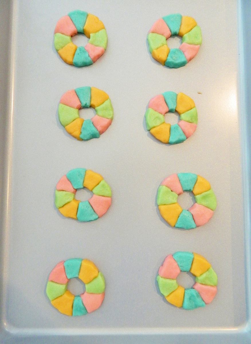 Easy Rainbow Life Preserver Cookies. Cute Mini Pool Floats with Teddy Grahams! Summer Pool Party Ideas. LivingLocurto.com Easy Rainbow Life Preserver Cookies. Cute Mini Pool Floats with Teddy Grahams! Summer Pool Party Ideas. LivingLocurto.com