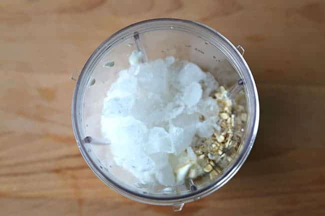 A Minions Banana Smoothie is a healthy treat for kids! Fun food snack recipe for a Minions themed birthday party, quick breakfast or after school snack. Easy Mason Jar craft. LivingLocurto.com A Minions Banana Smoothie is a healthy treat for kids! Fun food snack recipe for a Minions themed birthday party, quick breakfast or after school snack. Easy Mason Jar craft. LivingLocurto.com