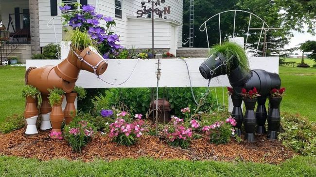 Cute Horse Planters! Creative ways to add color and joy to a garden, porch, or yard with DIY Yard Art and Garden Ideas! Repurposed ideas for the backyard. Fun ideas for flower gardens made from logs, bikes, toys, tires and other old junk. ~ LivingLocurto.com