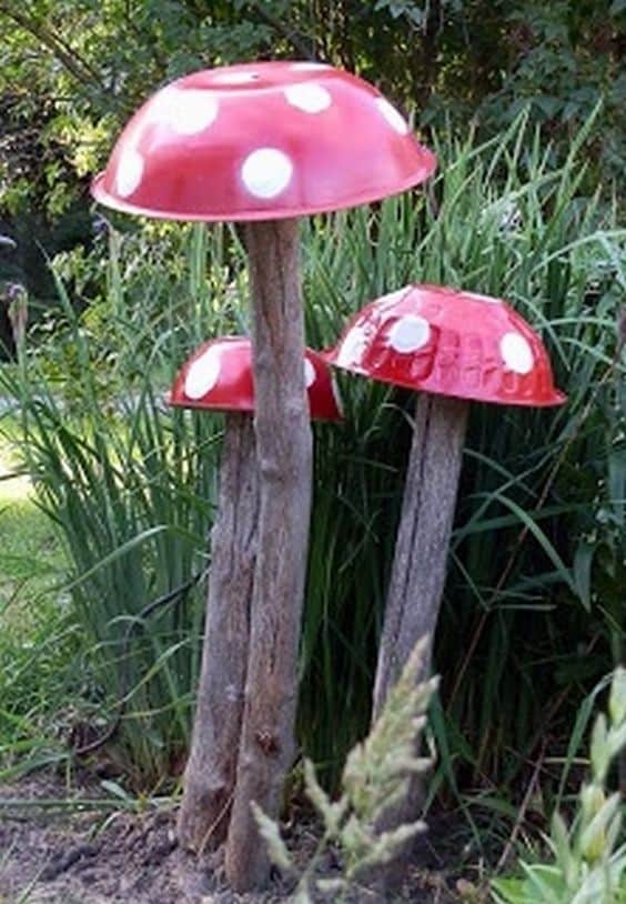 mushroom yard art with bowls - Creative ways to add color and joy to a garden, porch, or yard with DIY Yard Art and Garden Ideas! Repurposed ideas for the backyard. Fun ideas for flower gardens made from logs, bikes, toys, tires and other old junk. ~ featured at LivingLocurto.com