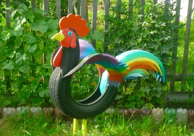 Rooster Tire for chicken lovers. Creative ways to add color and joy to a garden, porch, or yard with DIY Yard Art and Garden Ideas! Repurposed ideas for the backyard. Fun ideas for flower gardens made from logs, bikes, toys, tires and other old junk. 