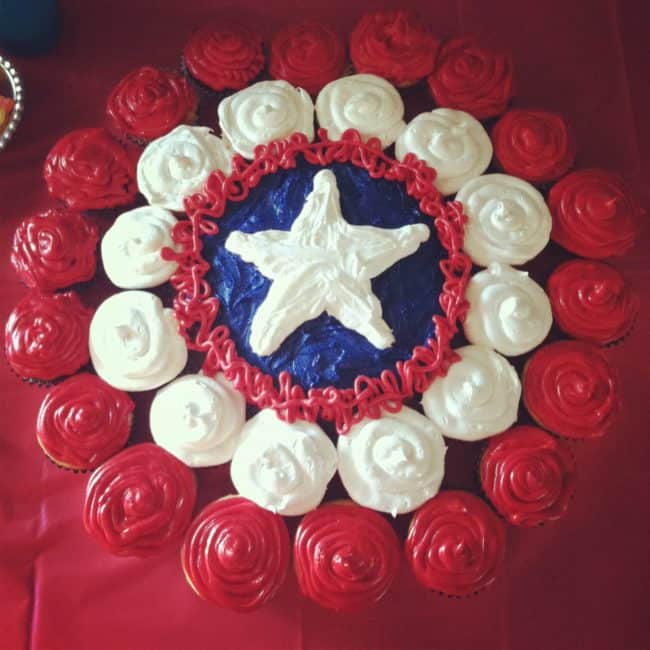 Captain America Cupcake Cake. Best Birthday Pull Apart Cupcake Cakes. Simple creative cake inspiration for a birthday party celebration.