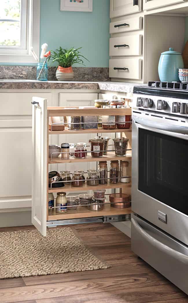 Kitchen Pantry Untensil Pull Out - How to choose the perfect kitchen cabinets! Whether you are choosing to upgrade a few things or remodeling your kitchen, these handy tips and kitchen cabinet ideas will help to get you started! LivingLocurto.com