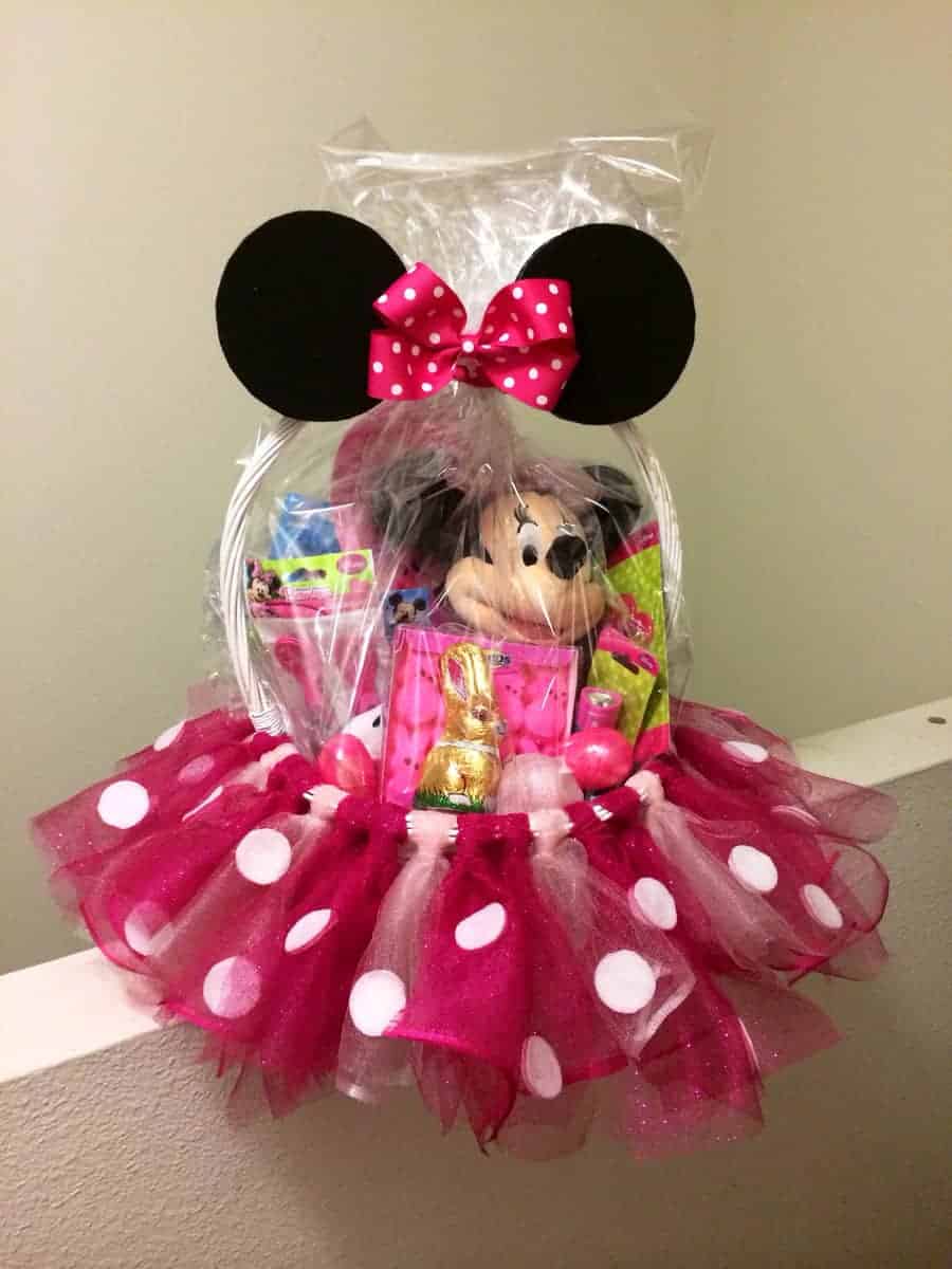 minnie mouse basket with tulle - The Ultimate List of Minnie Mouse Craft Ideas! Party Ideas, DIY Crafts and Disney themed fun food recipes. minnie mouse basket with tulle - The Ultimate List of Minnie Mouse Craft Ideas! Party Ideas, DIY Crafts and Disney themed fun food recipes.