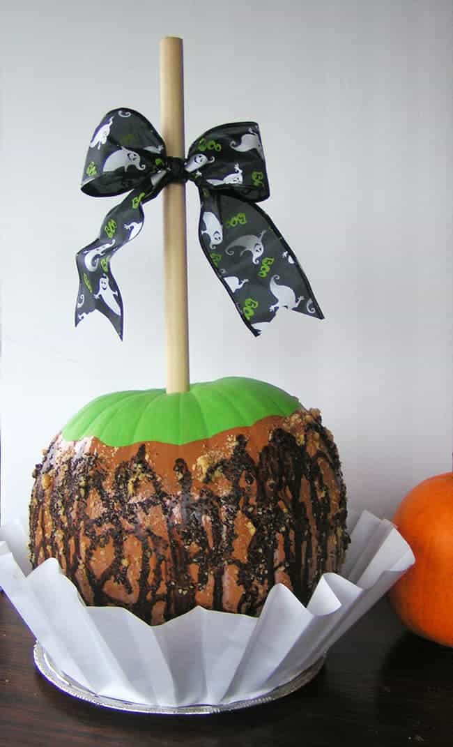 Make a Caramel Apple Painted Pumpkin for a sweet Halloween centerpiece! Make a Caramel Apple Painted Pumpkin for a sweet Halloween centerpiece!