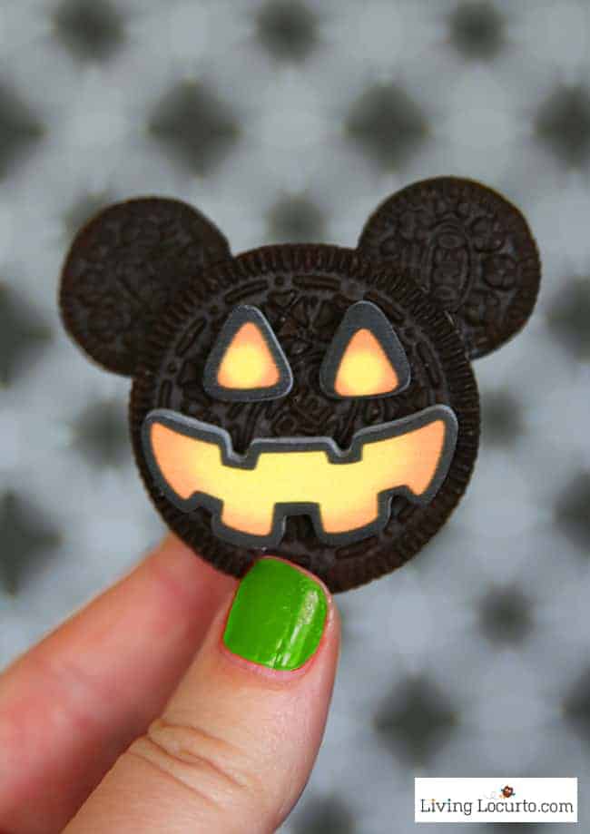 Mickey Mouse Halloween Cookies are adorable Halloween Treats! Easy no bake cookie made with Oreo cookies. Fun food jack-o-lantern Disney themed holiday party dessert recipe for kids. LivingLocurto.com