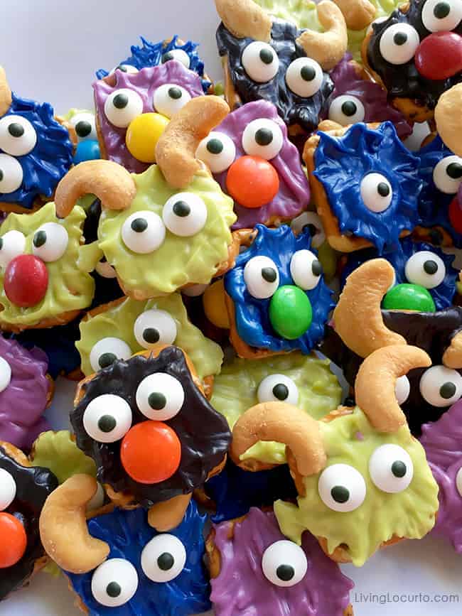 Monster Bites! Monster Candy Pretzels with FREE Printable Party Favors. No-bake chocolate covered pretzel treats for Halloween or a Monster birthday party. Monster Bites! Monster Candy Pretzels with FREE Printable Party Favors. No-bake chocolate covered pretzel treats for Halloween or a Monster birthday party.