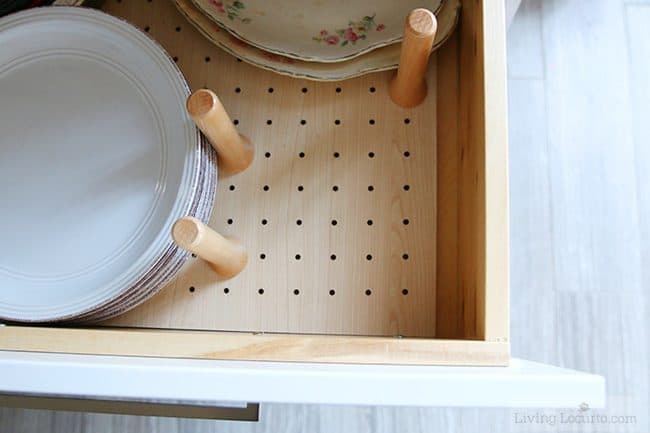 10 Clever Organization Ideas for Your Kitchen! Whether you are planning a new kitchen or need some smart Kitchen Organizing Ideas, you will find some great inspiration with these organization tips.