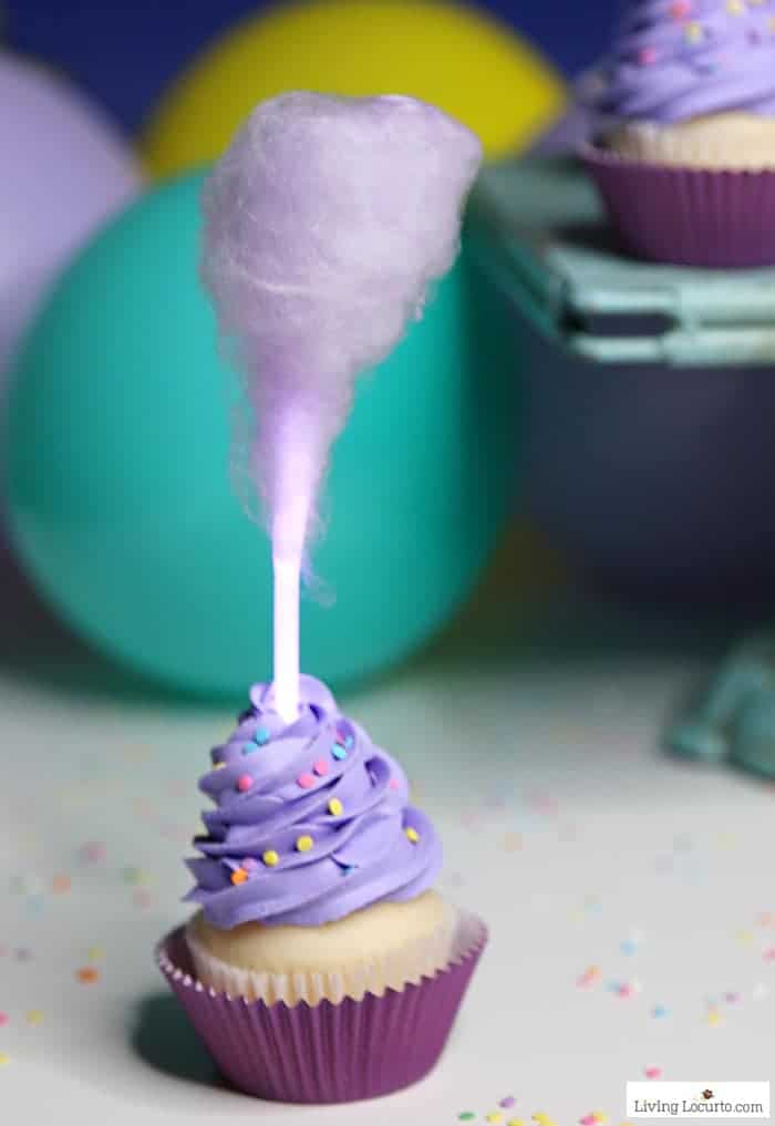 How to make Glow in the Dark Cotton Candy Cupcakes - Birthday Party Cake Idea - Living Locurto