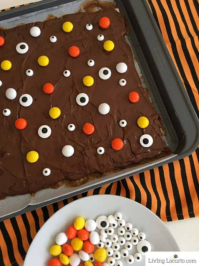 How to make Halloween Crack. An easy saltine cracker toffee recipe drizzled with chocolate, candy eyes and Halloween candy. How to make Halloween Crack. An easy saltine cracker toffee recipe drizzled with chocolate, candy eyes and Halloween candy.