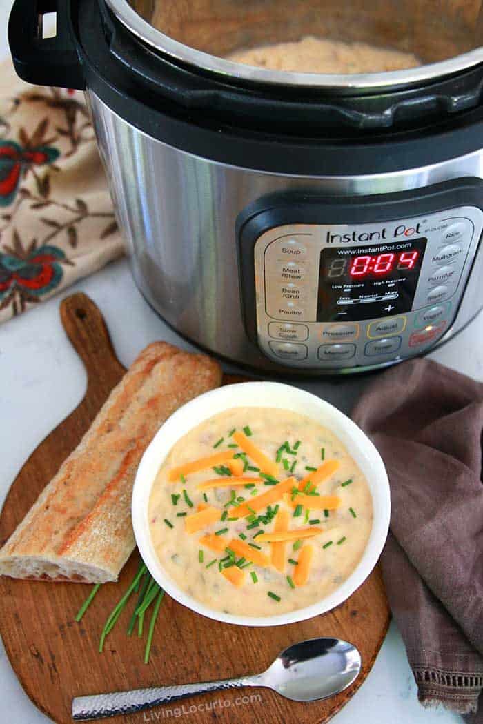 How to Make Instant Pot Baked Potato Soup in only 10 Minutes. Such an easy Instant Pot Potato Soup recipe.