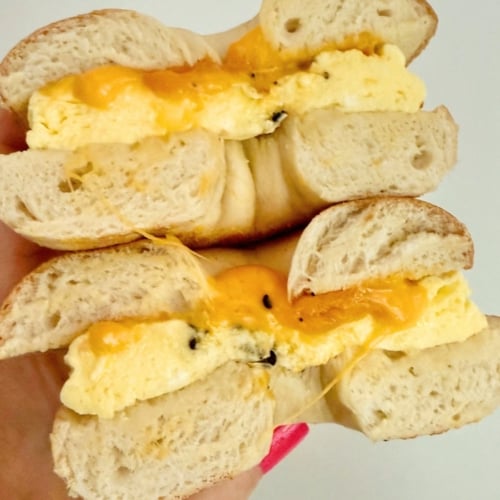 Egg and bagel breakfast sandwich recipe