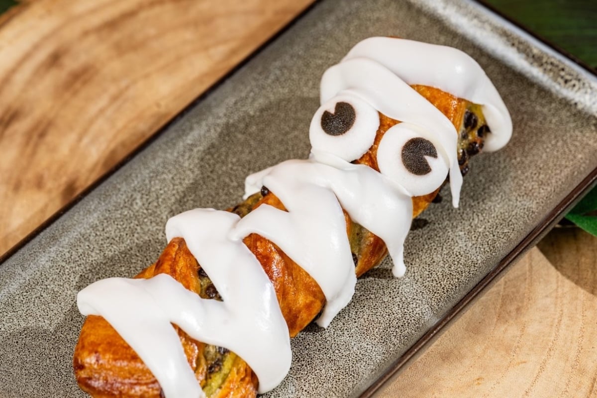 11 Best Disney Halloween Snacks at Animal Kingdom 3 Disney Halloween Snacks at Animal Kingdom Mummy Twist