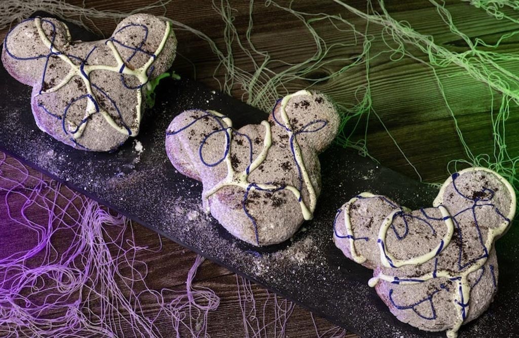 11 Best Disney Halloween Snacks at Animal Kingdom 16 disney halloween snacks haunted mansion Ghoulish Delight beignets